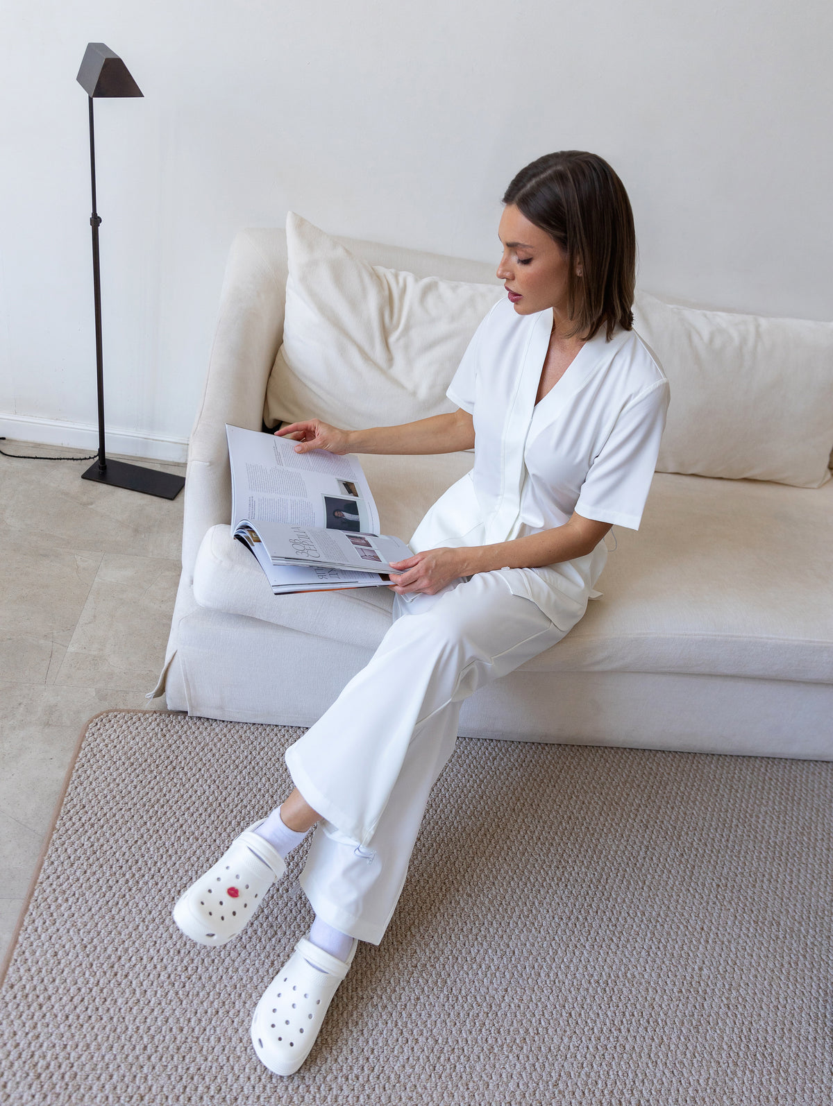Conjunto médico blanco Air ideal para clínicas y centros de salud