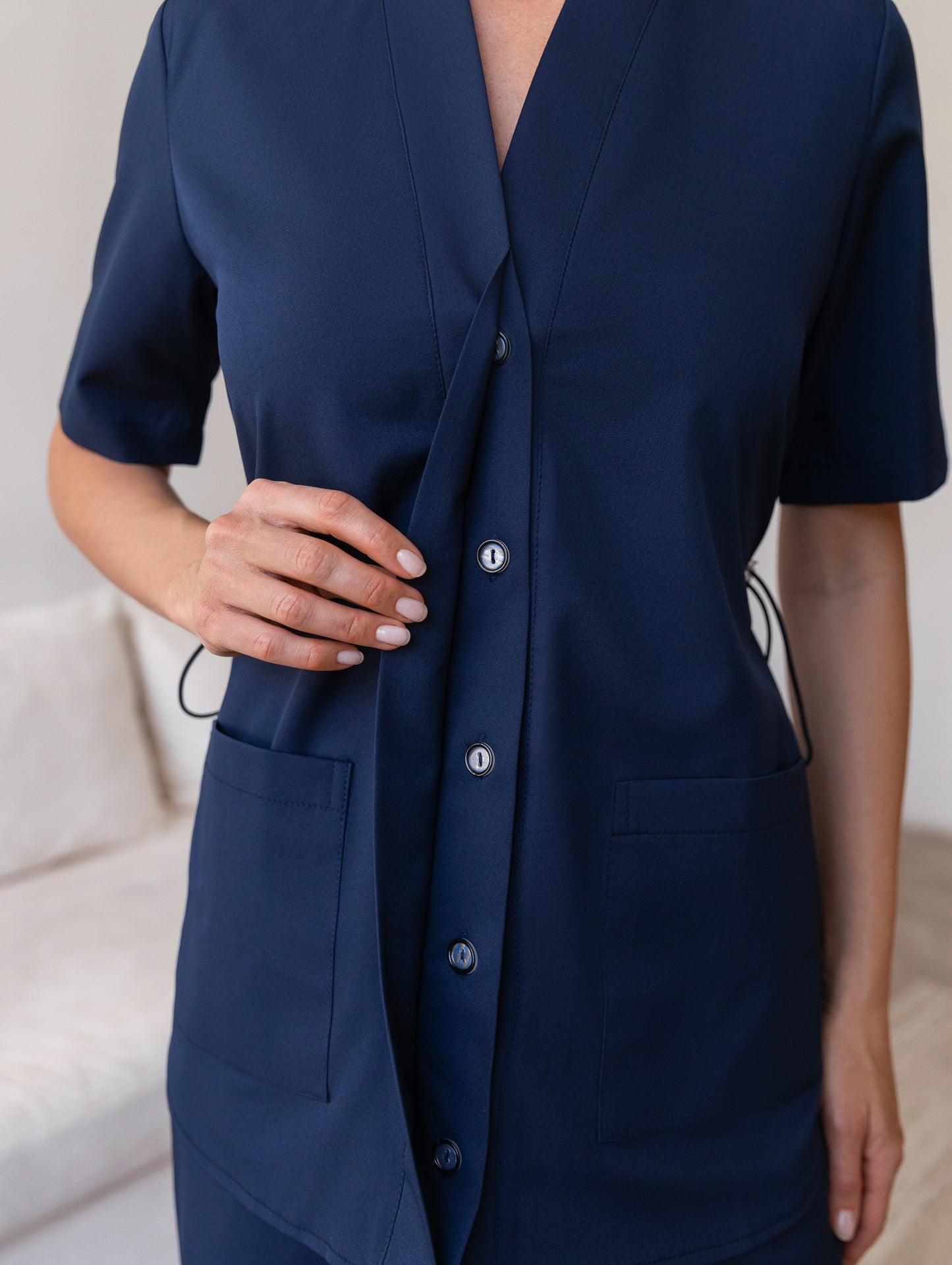 Conjunto sanitario azul con diseño elegante y funcional
