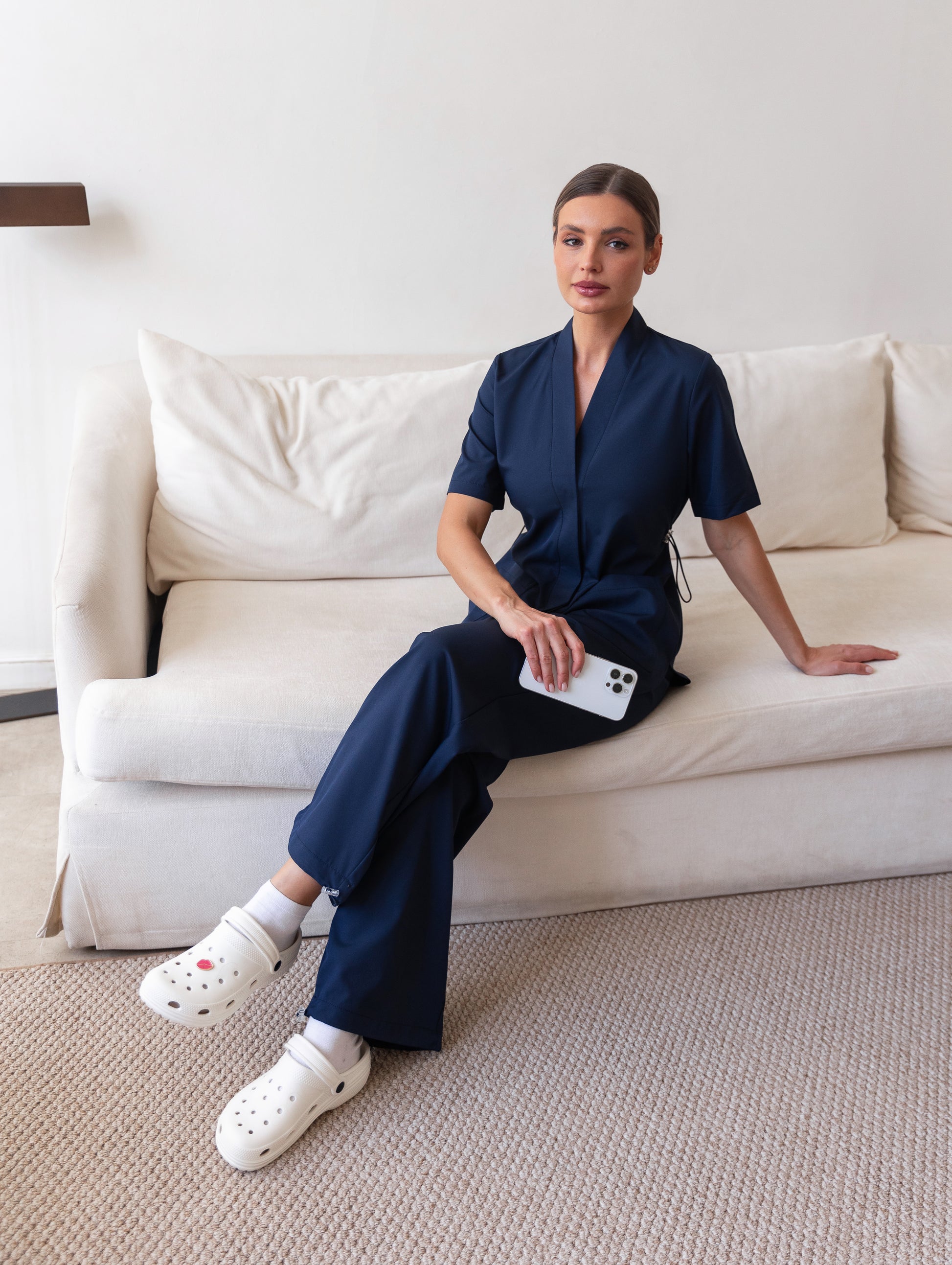 Scrubs azul cómodos para profesionales de la salud 