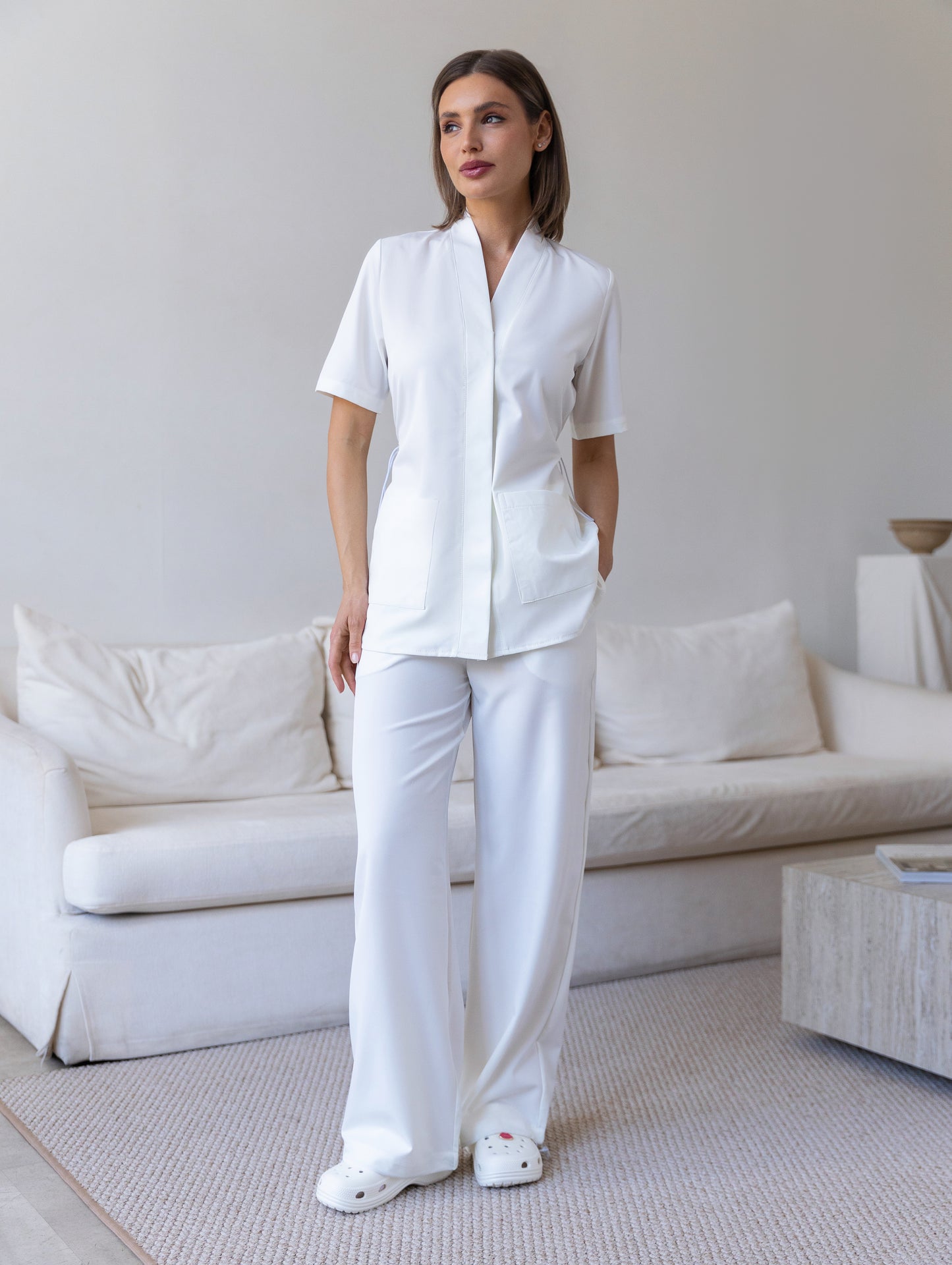 Pijama sanitario blanco Air diseñado para comodidad y movilidad