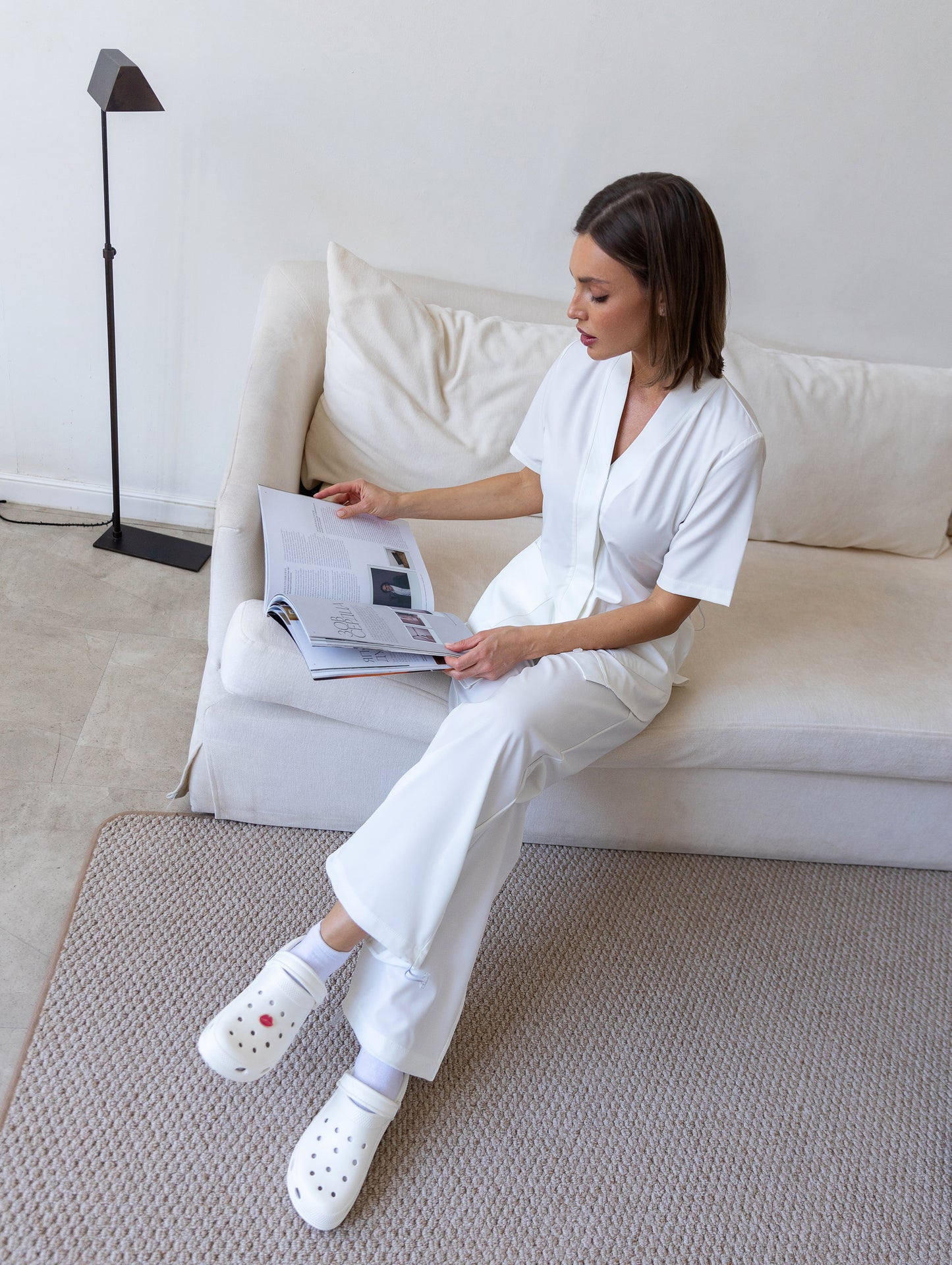 Conjunto médico blanco Air ideal para clínicas y centros de salud