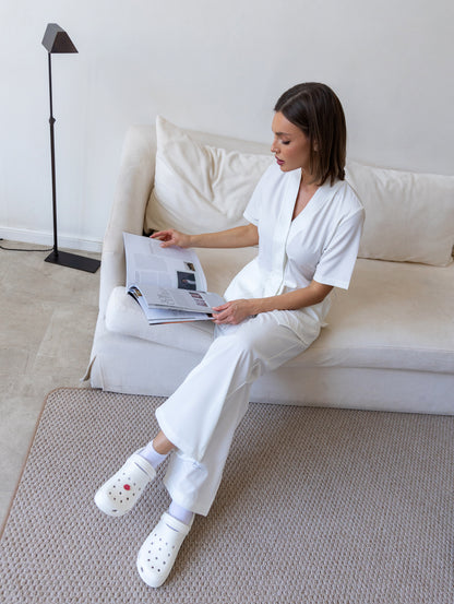 Conjunto médico blanco Air ideal para clínicas y centros de salud