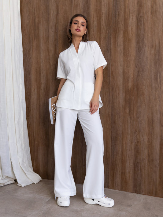 Uniforme sanitario blanco Air con diseño moderno y ajuste cómodo