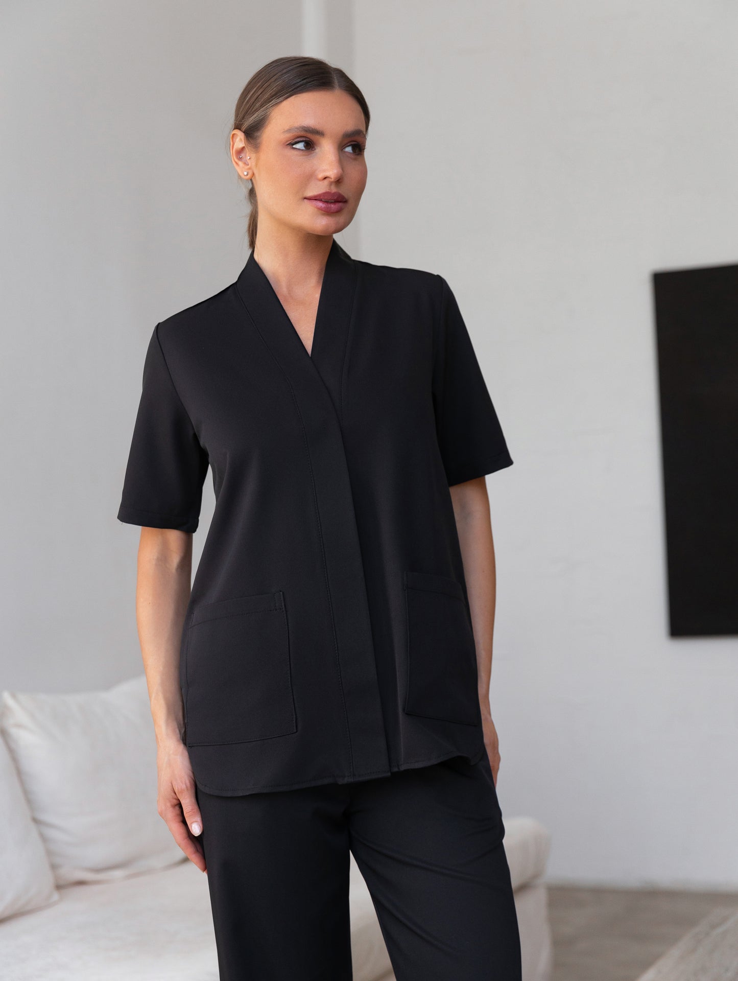 Pijama sanitario negro Air con tejido transpirable 