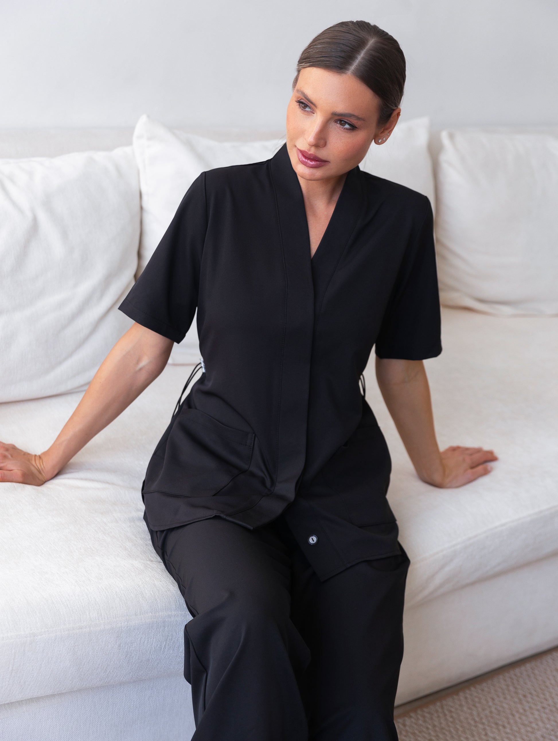 Uniforme negro Air cómodo para profesionales sanitarios 