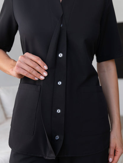 Pijama sanitario negro Air con diseño moderno y funcional 